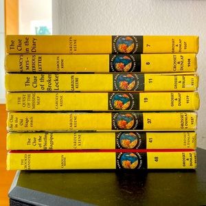 Lot of vintage Nancy Drew hardcover books
